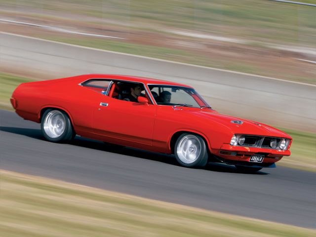 hrdp_0704_02_z+1973_XB_ford_falcon_coupe+speeding_down_the_track.jpg
