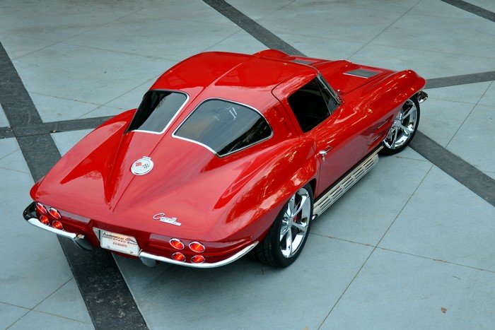 phoca_thumb_l_1963-chevrolet-corvette-split-window-resto-mod-02.jpg
