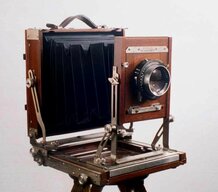 ec83535ed31501c75e4c76e9c26201e0--antique-cameras-vintage-cameras.jpg