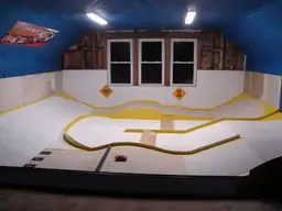 Race track 001 (480x360).webp