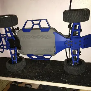Slash 4x4 under carriage