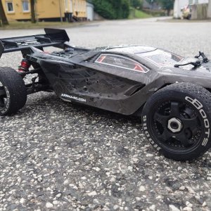 Drift with Arrma Typhon Street Monster on dboots Hoons silver