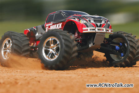 Traxxas Emaxx 3905 in action