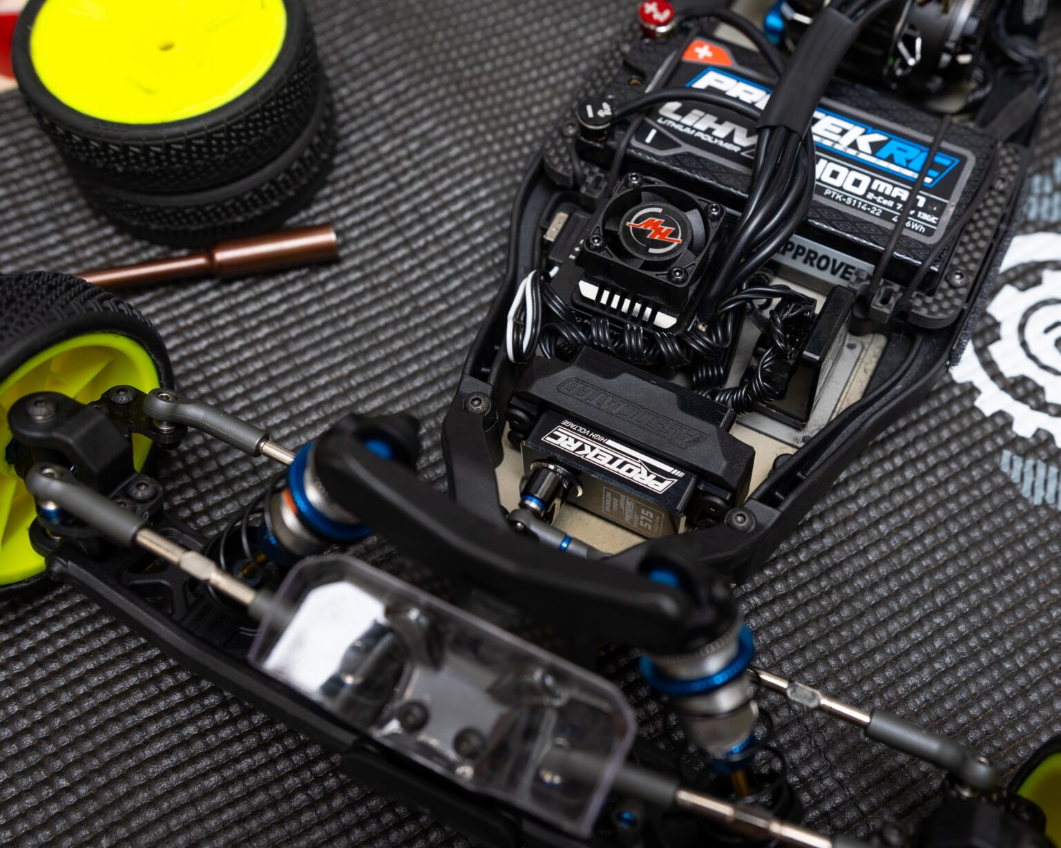 protek brushless servo installed